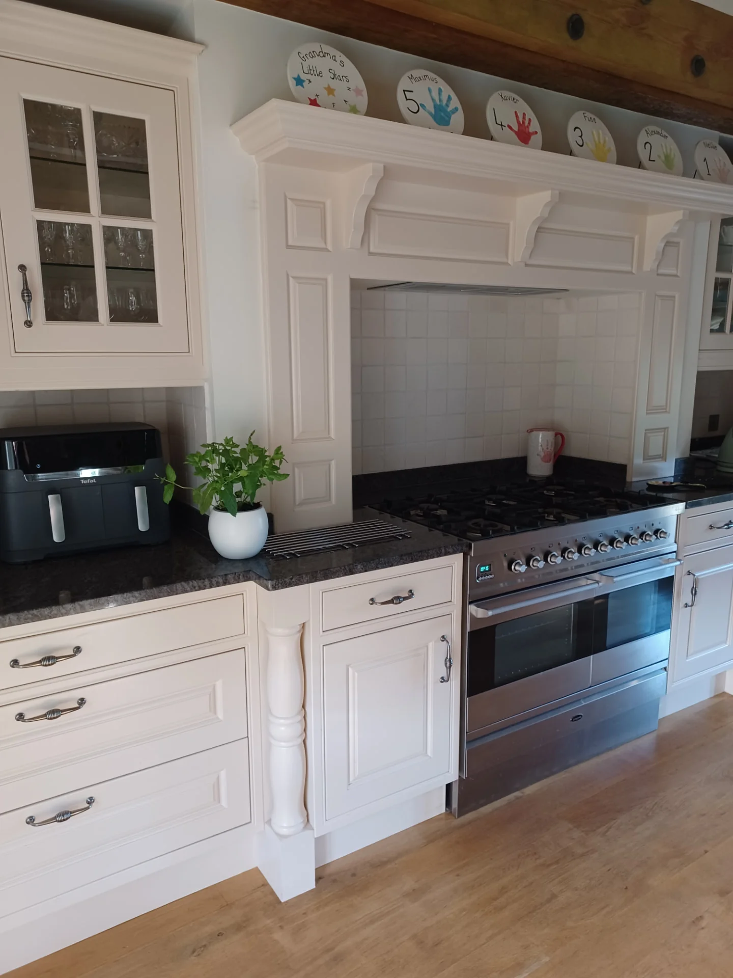 The original kitchen before professional spraying