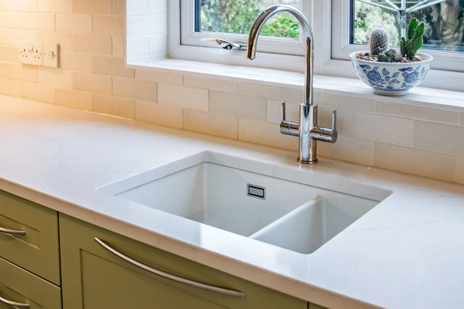 New quartz work surface with undermount sink